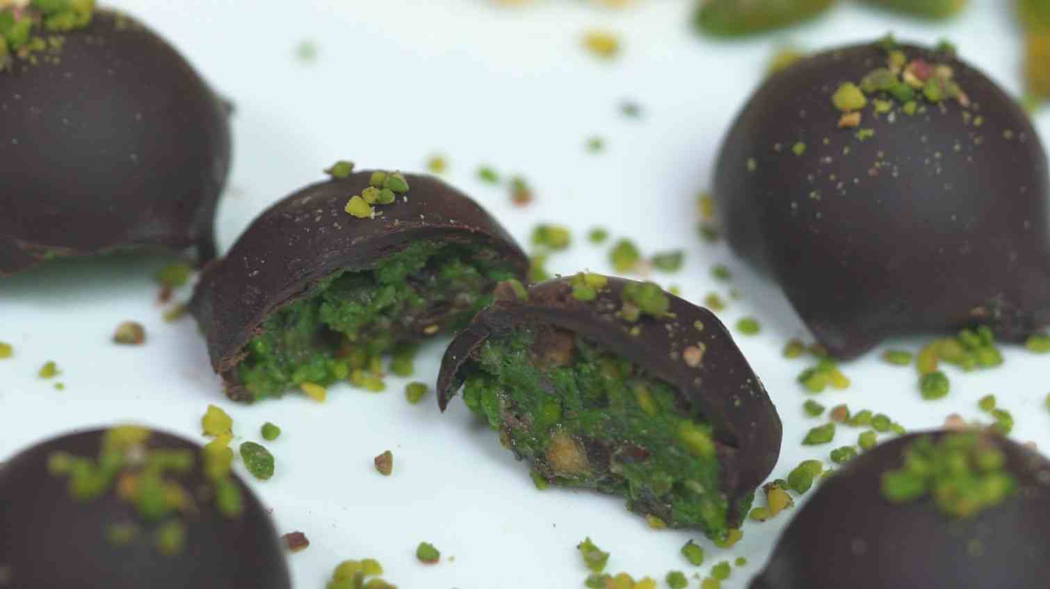  Ajwa Almadina Date Chocolate with Pistachio